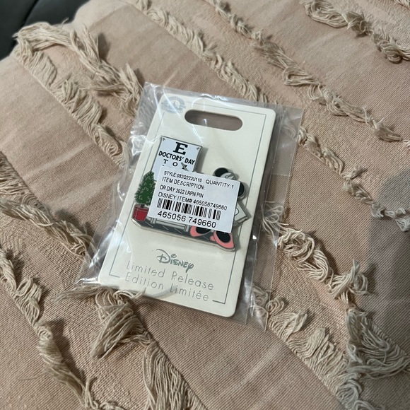 Disney Minnie Mouse Doctors Day pin 2022 - Picture 2 of 6